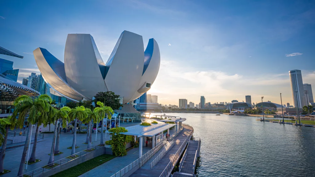 The ArtScience Museum Waterfront Promenade ; Fantastic Travel In Singapore
