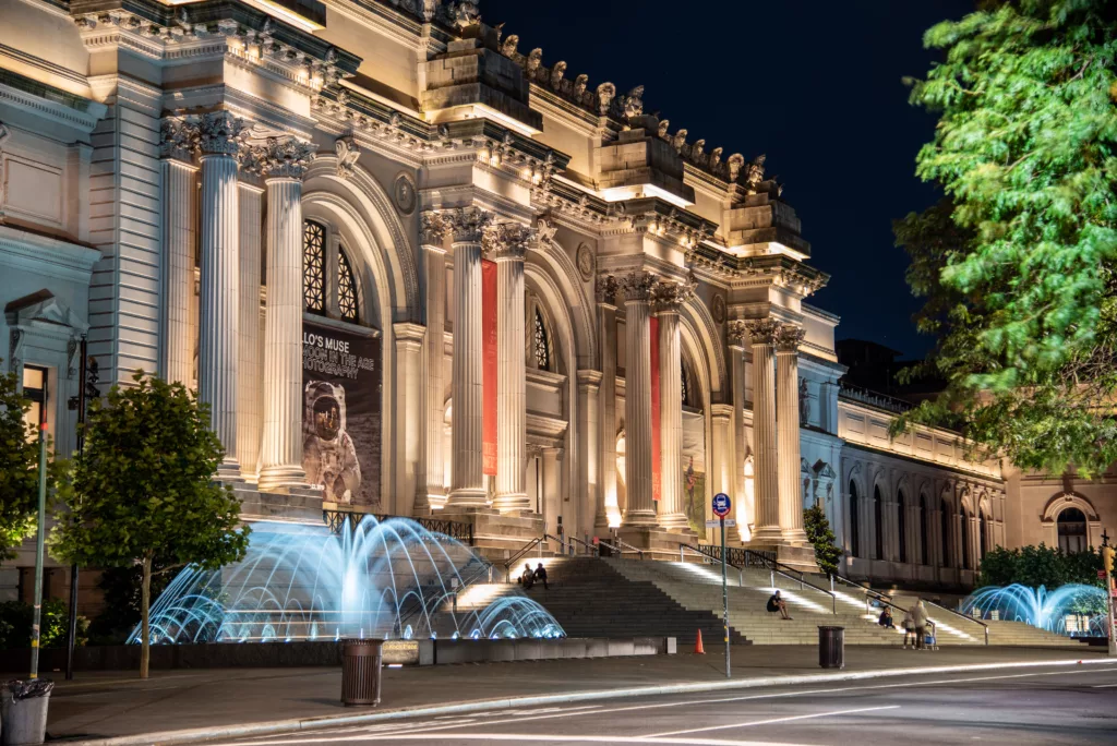 Metropolitan Museum of Art New York at night